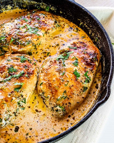 How To Prepare Herb-Infused Creamy Chicken